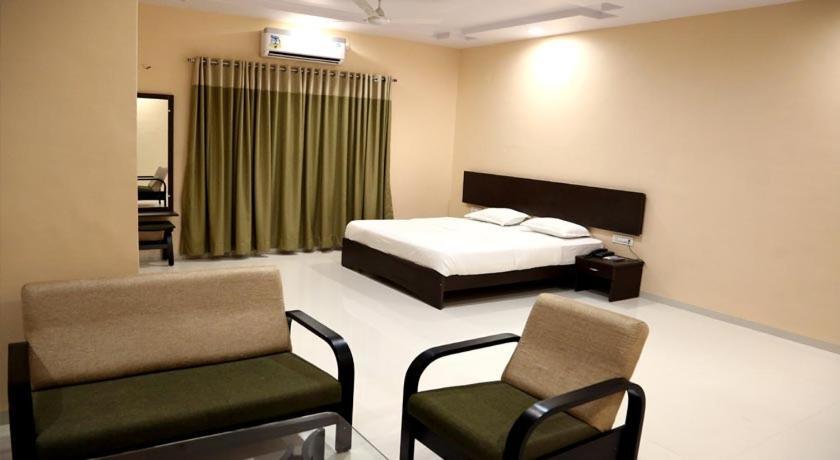 Hotel Varenya Inn Yavatmāl Zewnętrze zdjęcie